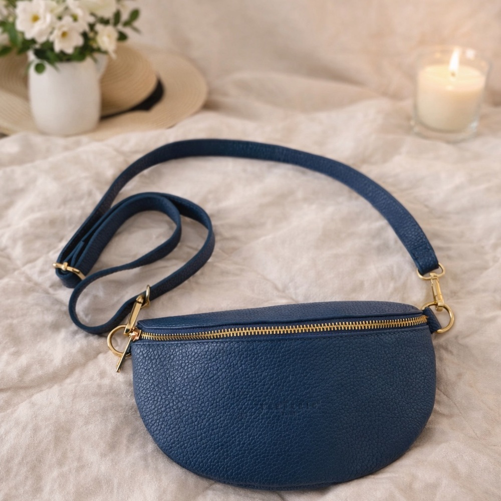 Elegant Blue Leather Crossbody Bag (6)